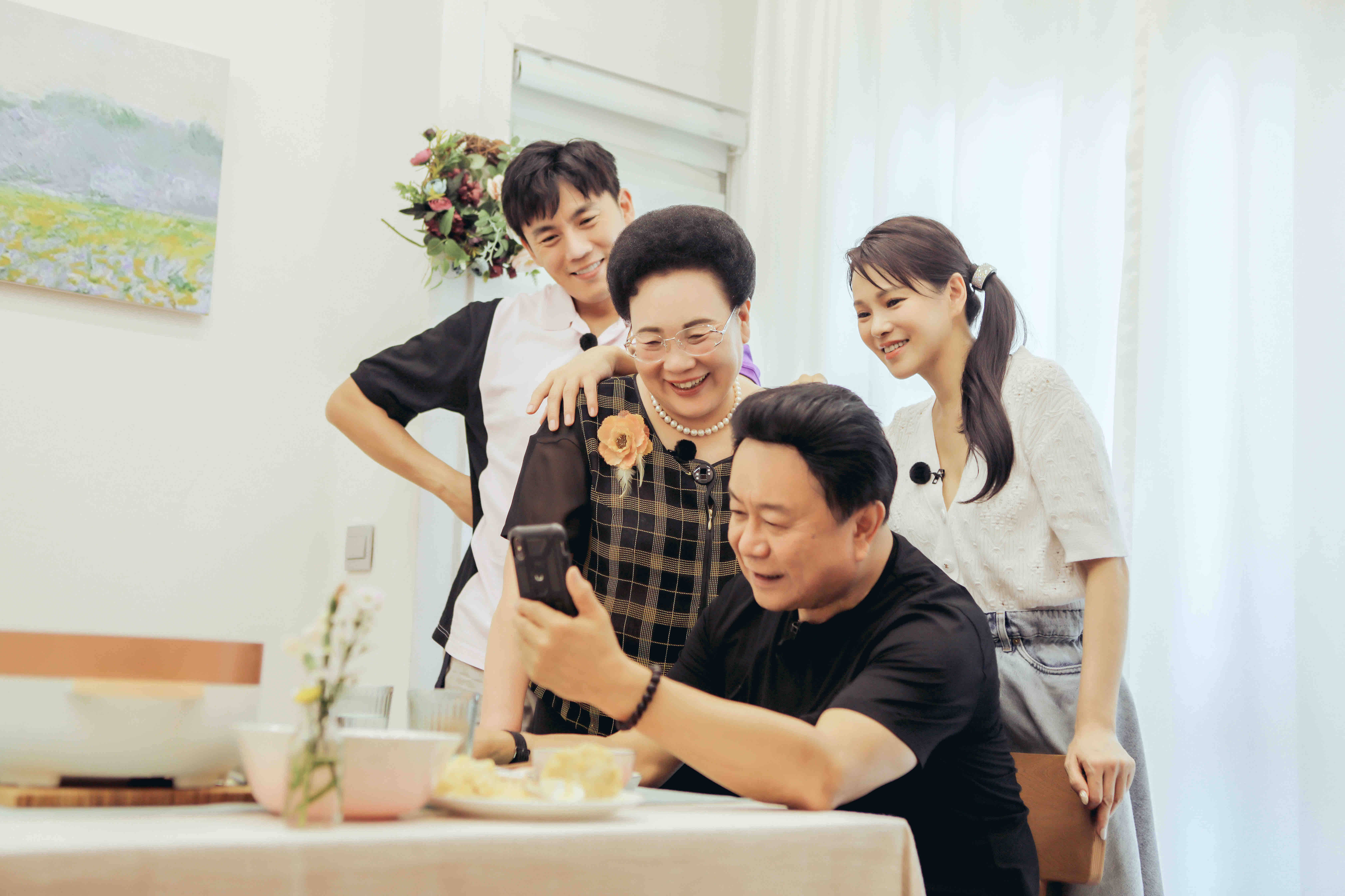 3天7个瓜，官宣分手、辟谣婚变、拒付抚养费，个个都是大瓜