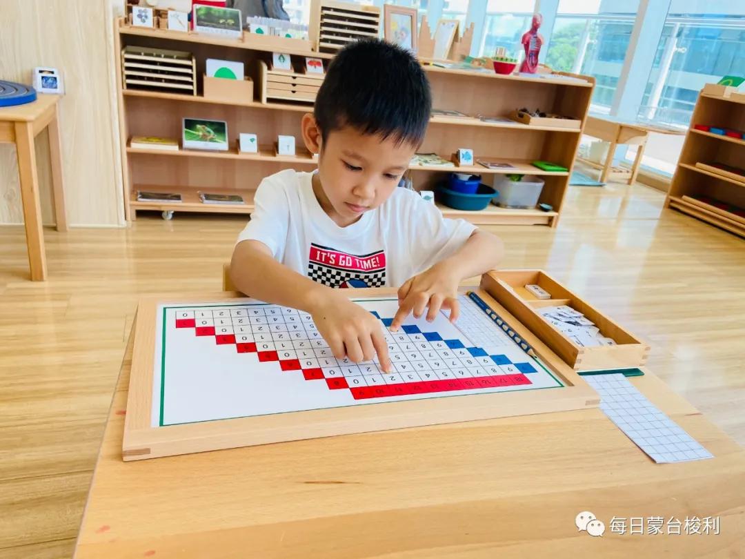 孩子窝里横外面胆小怎么解决,孩子胆小懦弱窝里横