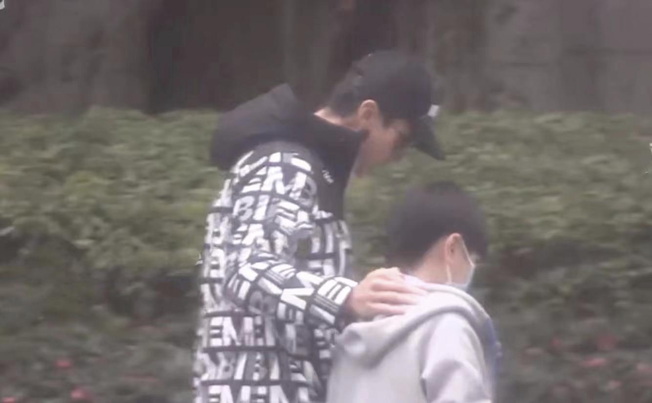 吴尊陈小春哪个学校,陈小春jasper在吴尊家