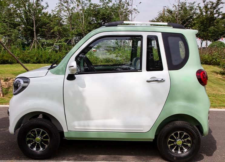 最新型老年代步汽车,七座最大空间老年代步车