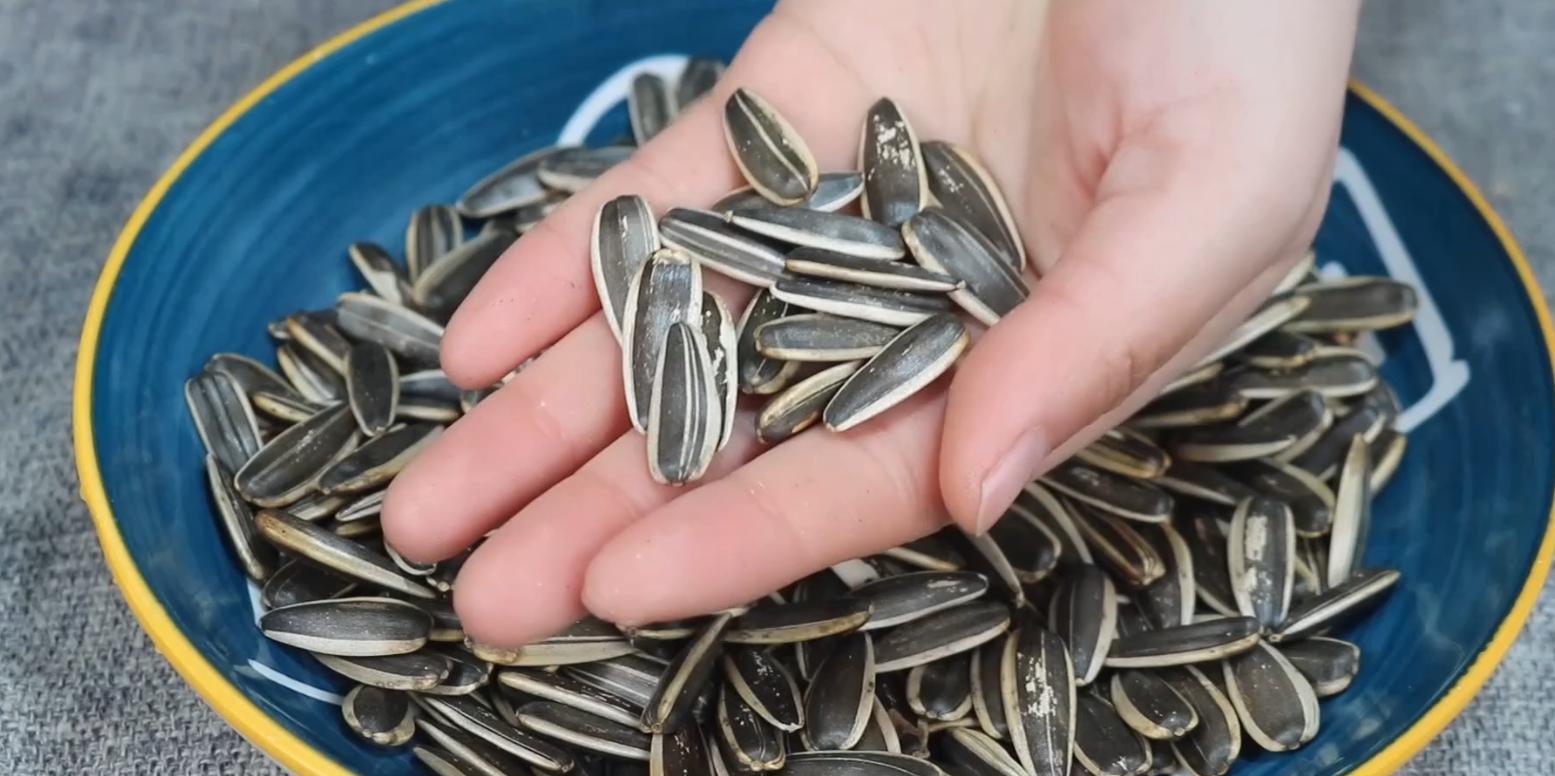 怎么快速用钥匙剥瓜子,剥瓜子方法