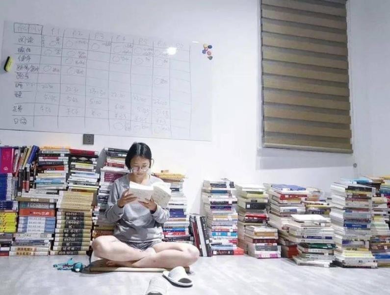 90后女孩断舍离家仅剩6件家具,80平方断舍离六件家具