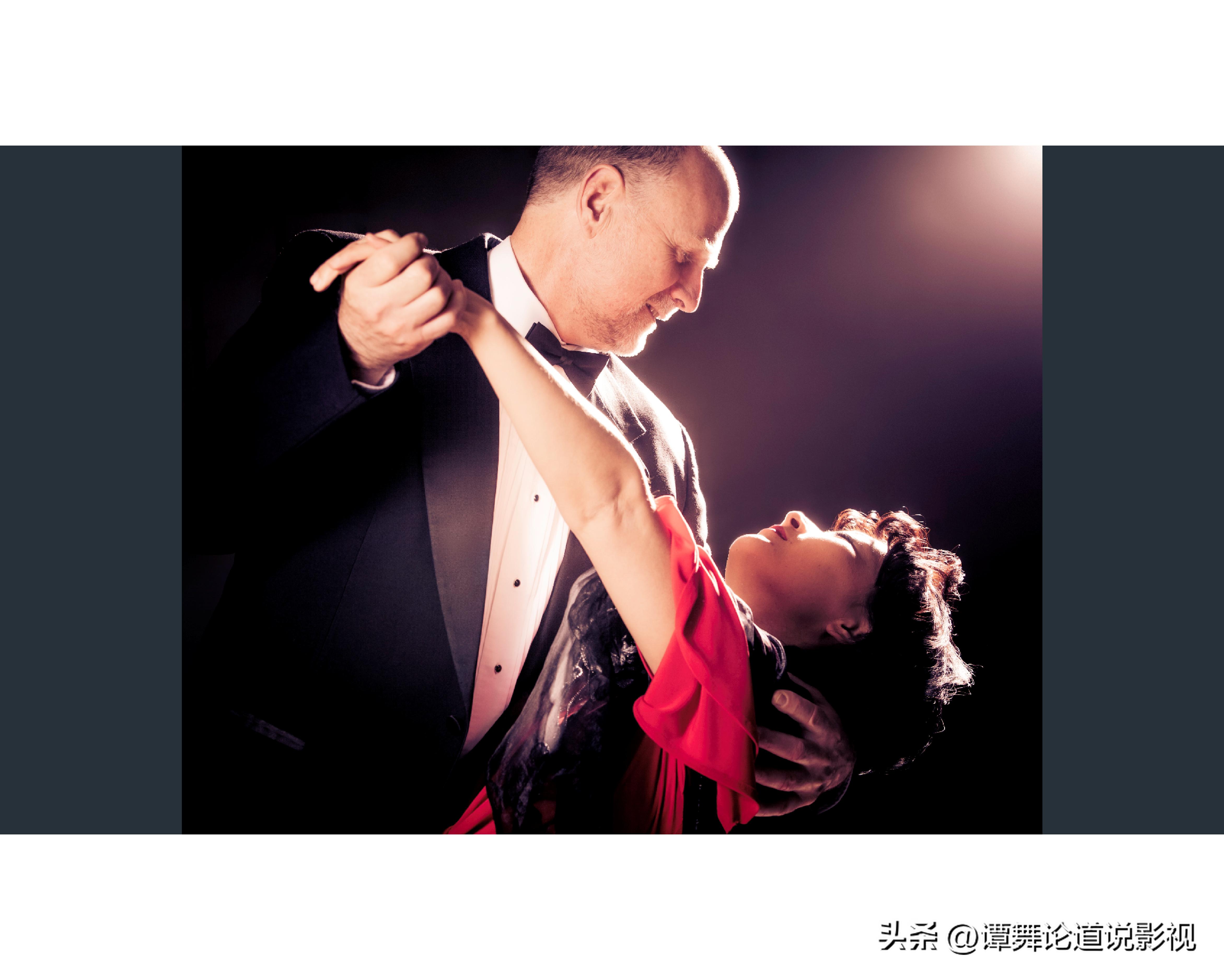 中老年人学交谊舞的方法：观看舞蹈视频，轻松快速学会交谊舞