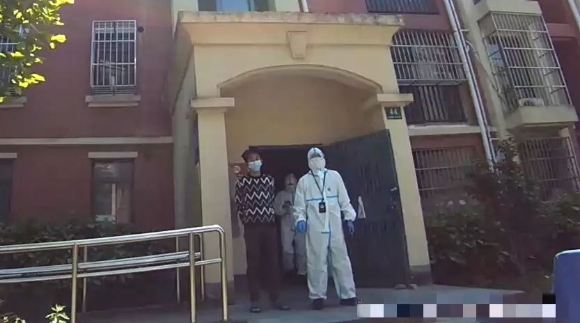 假冒骑手谎称可代购香烟，付完定金后立马拉黑！闵行警方破获一起“假跑腿”诈骗案