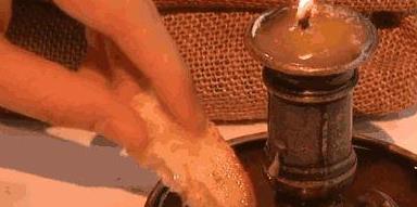 吃面包还要蘸“蜡烛油”，尝一口连烛芯都舔了，真是服了巴基斯坦