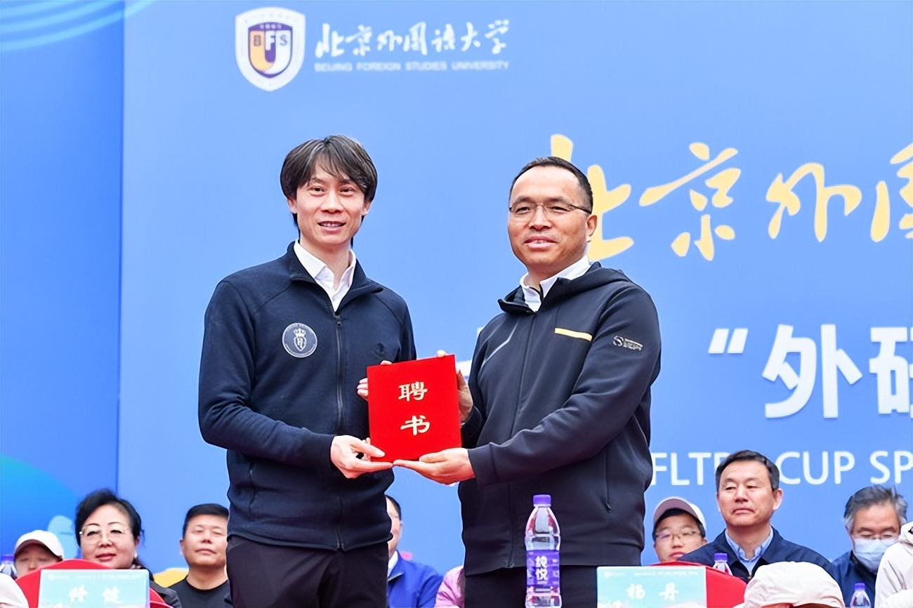 世界冠军在高校表演跳绳,世界冠军助阵表演视频