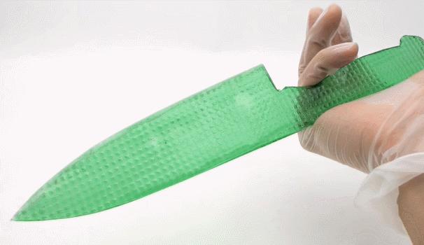 日本小哥用豆腐做刀,日本小哥铸刀全过程视频