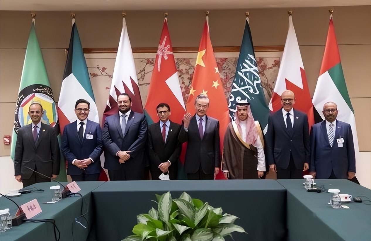 湾湾就是“大傻子”，买美国*器武**光给钱收不到货