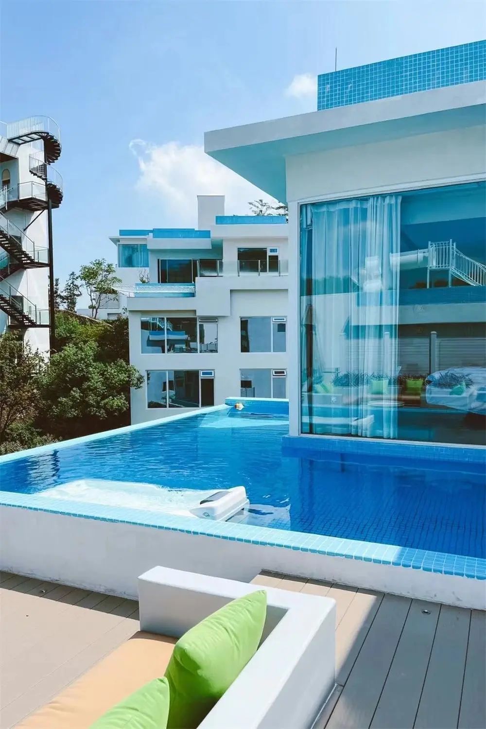 莫干山lv恒温泳池度假村,莫干山lv悬空度假村