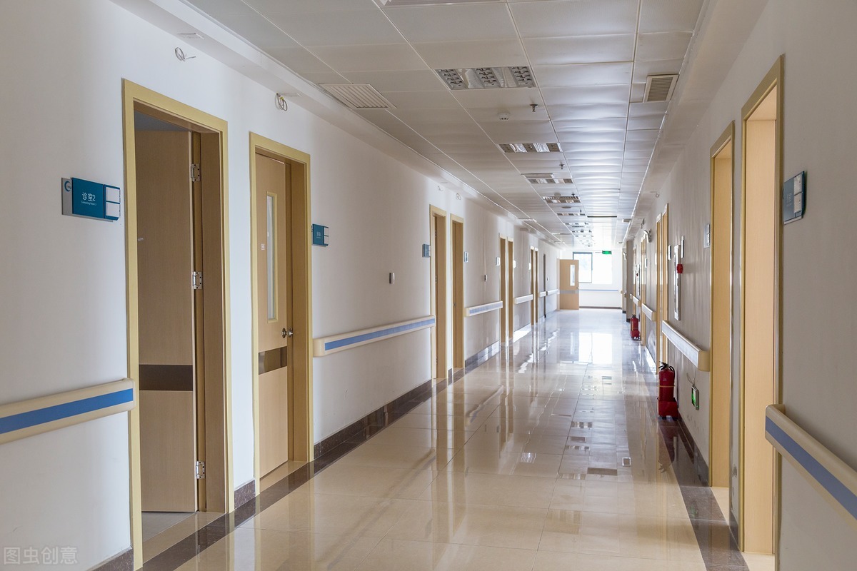 女子来医院送礼,诊室怎么送礼