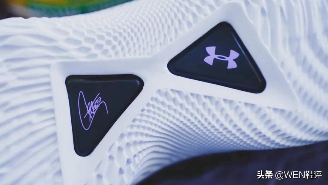 突破强的后卫鞋,库里穿库里9