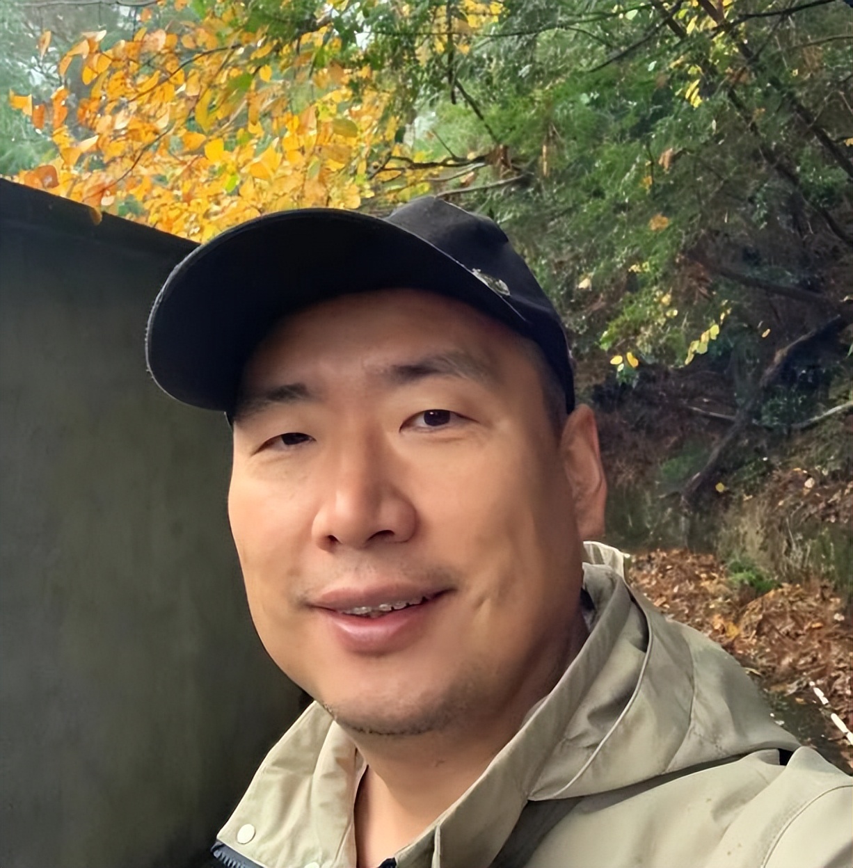 又一位教授评价董宇辉,褒中含贬贬中带褒,储殷:找网暴呢