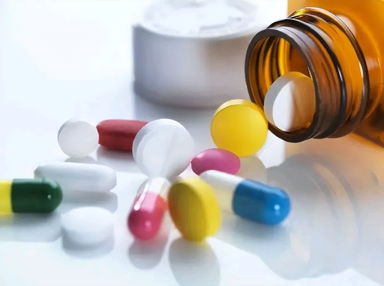 使用左氧氟沙星需要注意哪些,服用左氧氟沙星胶囊的注意事项