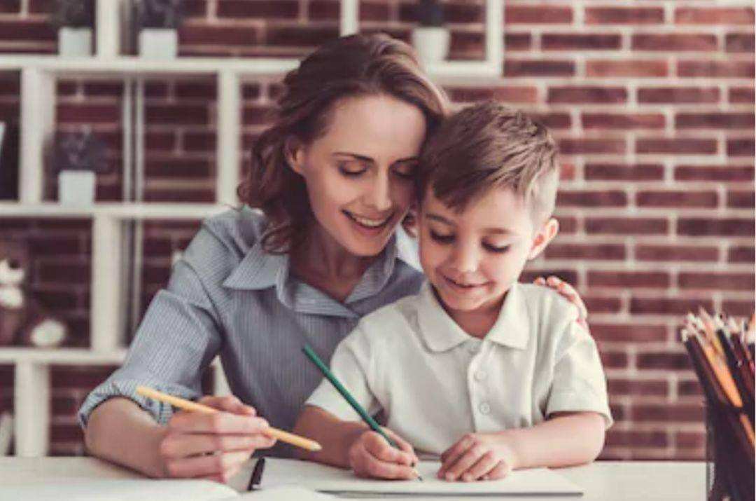 小学生看漫画书有什么坏处,小学孩子沉迷漫画应该怎么办