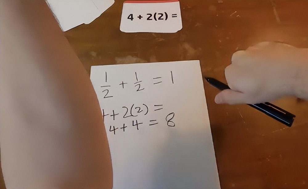 4+4怎么样才能等于四,4+4是不是等于八