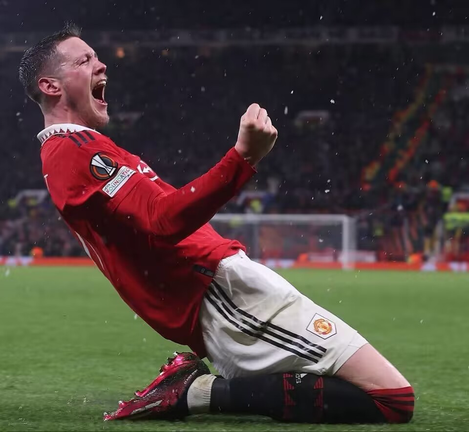 曼联4-1！惨败利物浦的罪人独造3球，“两个窝窝”哥滑跪眼含热泪