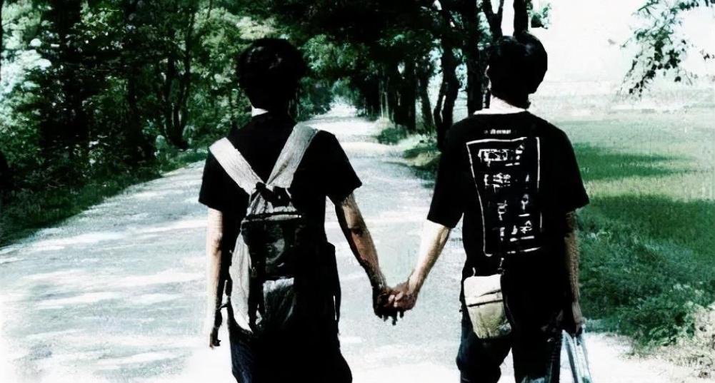 天才少年被坏孩子带偏，因爱投河自尽，他的悲剧值得所有父母深思