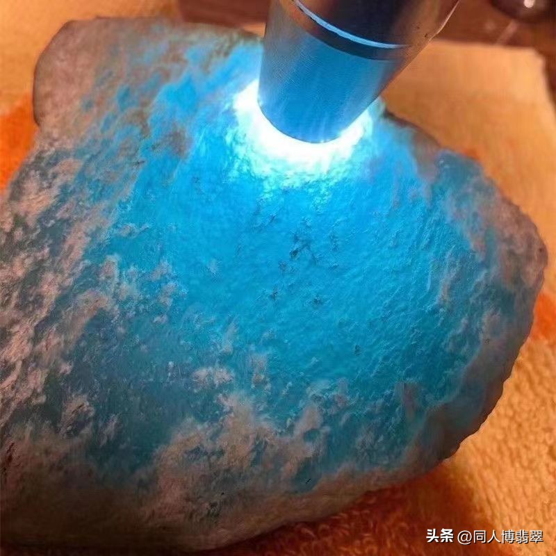 翡翠原石赌石的价格,翡翠原石赌石现场价格