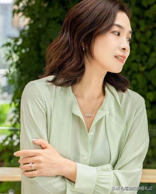 黄金首饰怎么佩戴不老气不俗气,如何戴黄金首饰才有气质