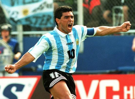 梅西与马拉多纳在阿根廷的影响力,马拉多纳短暂达到梅西的高度