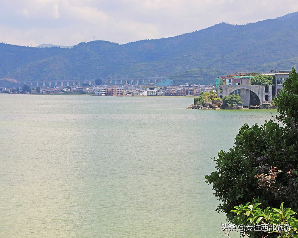 成都泸沽湖邛海旅游攻略,四川泸沽湖万亩草海秋景