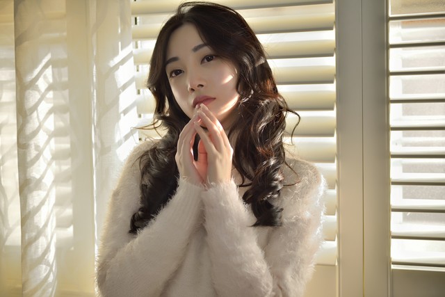 老公给自己的闺蜜夹菜拿包,吃饭老公给我和闺蜜夹菜