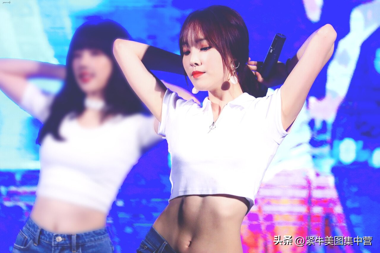 崔裕娜,Yuju紧身牛仔裤美图