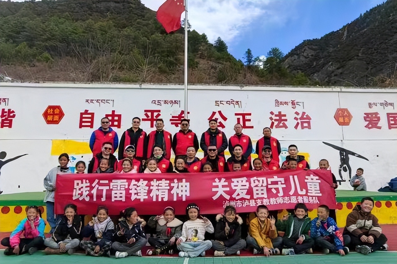 泸溪中学学习雷锋精神,弘扬雷锋精神支教