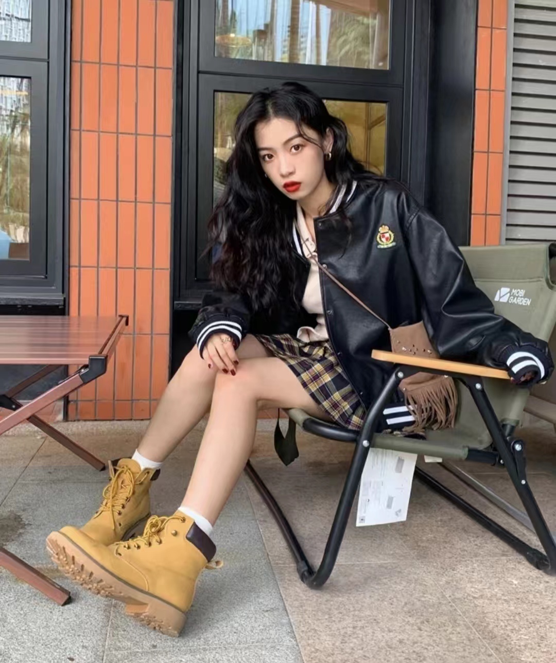 黑色机车皮衣搭配女秋冬,男士皮衣怎么搭配才显高级