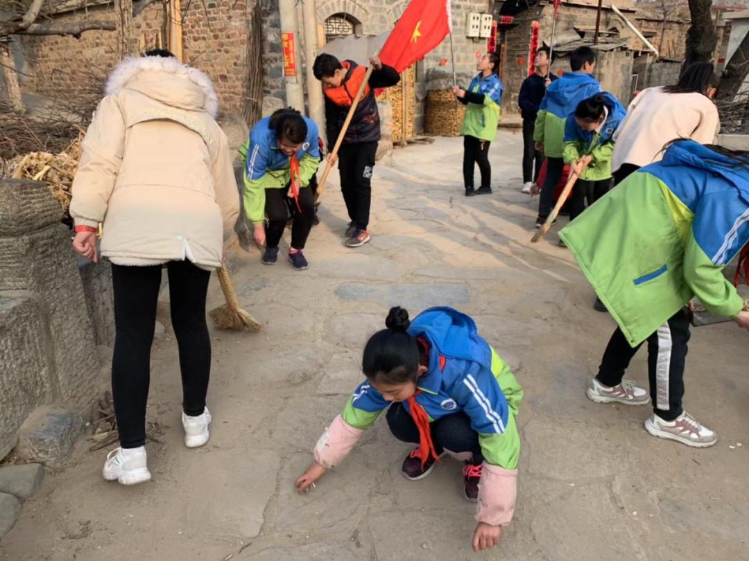 学雷锋，邢台市教育系统在行动