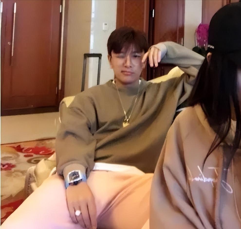 生活过得去头顶带点绿下一句,生活过得去头上带绿的句子