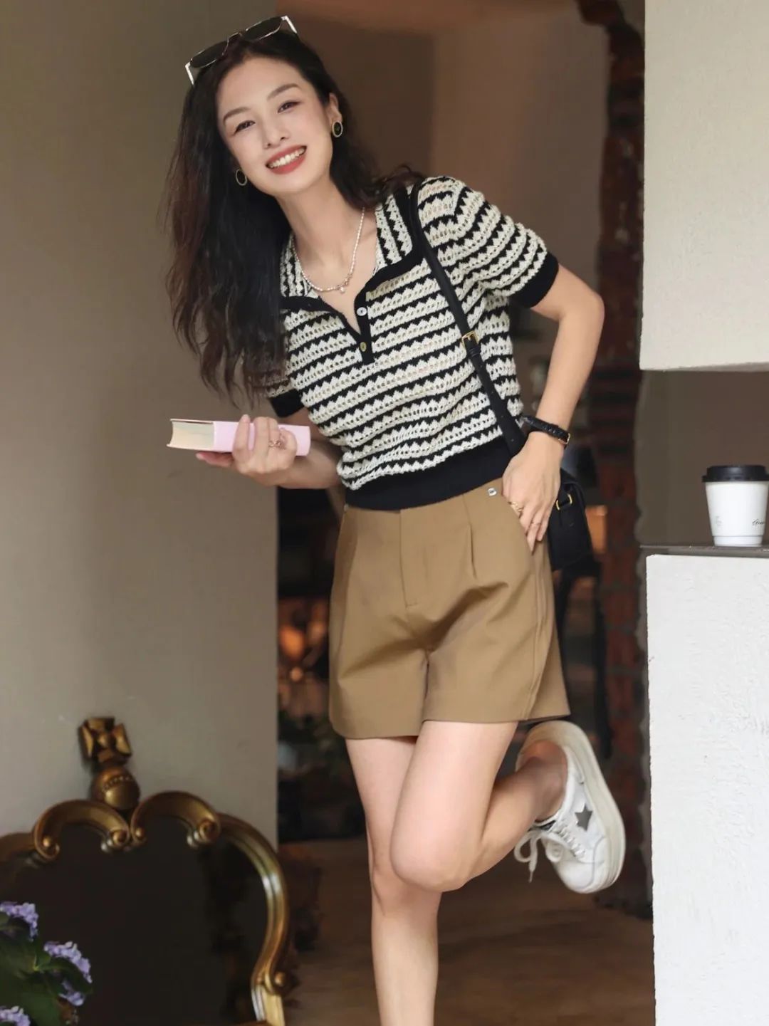 今年最流行的穿搭冬季短裤,时髦百慕大短裤穿搭