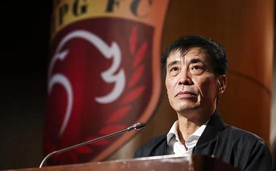 比起2035成为足球强国的目标，可能先把冠军奖杯做好更现实！