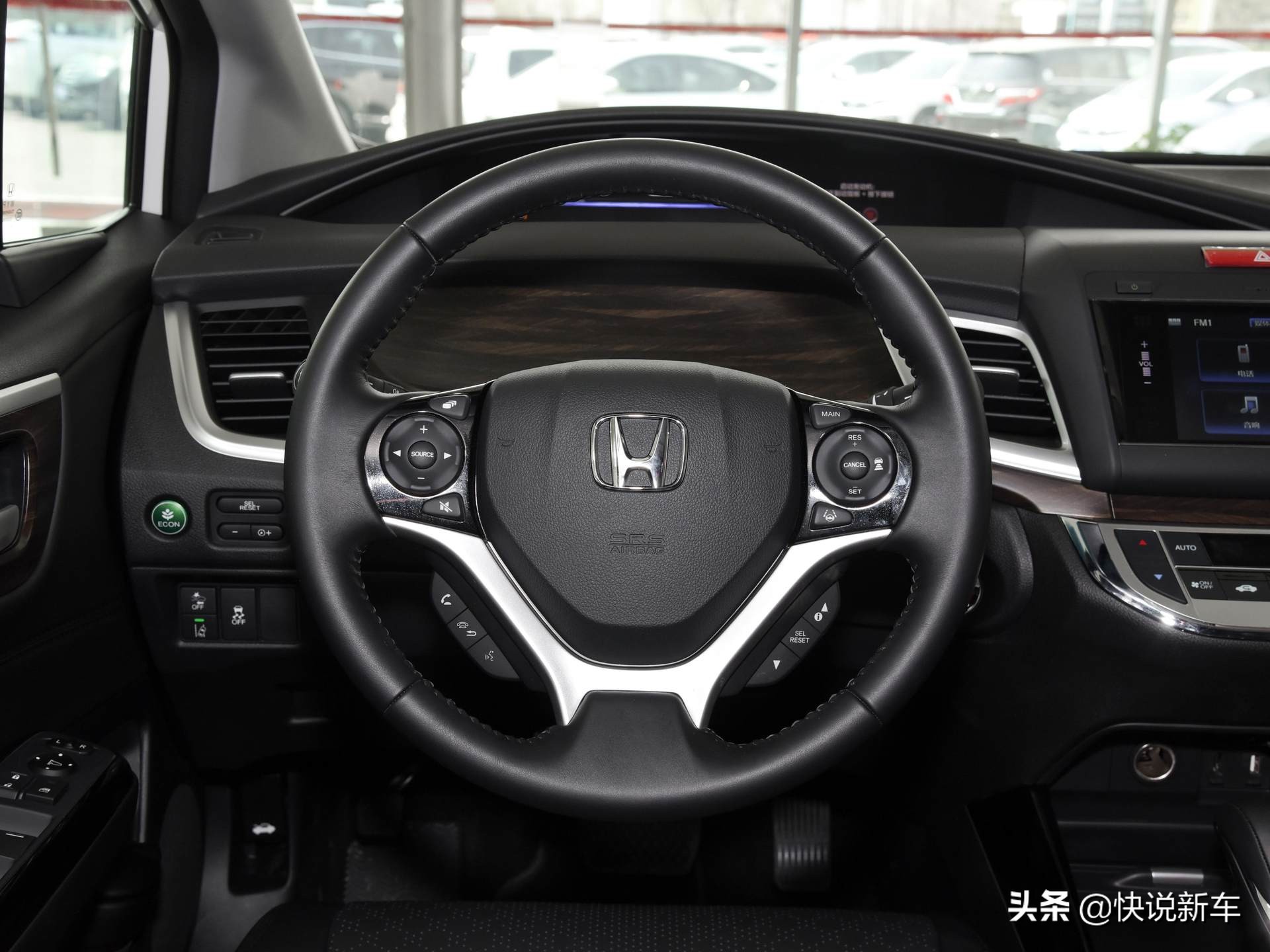 本田杰德属紧凑型车,13款杰德五座豪华版