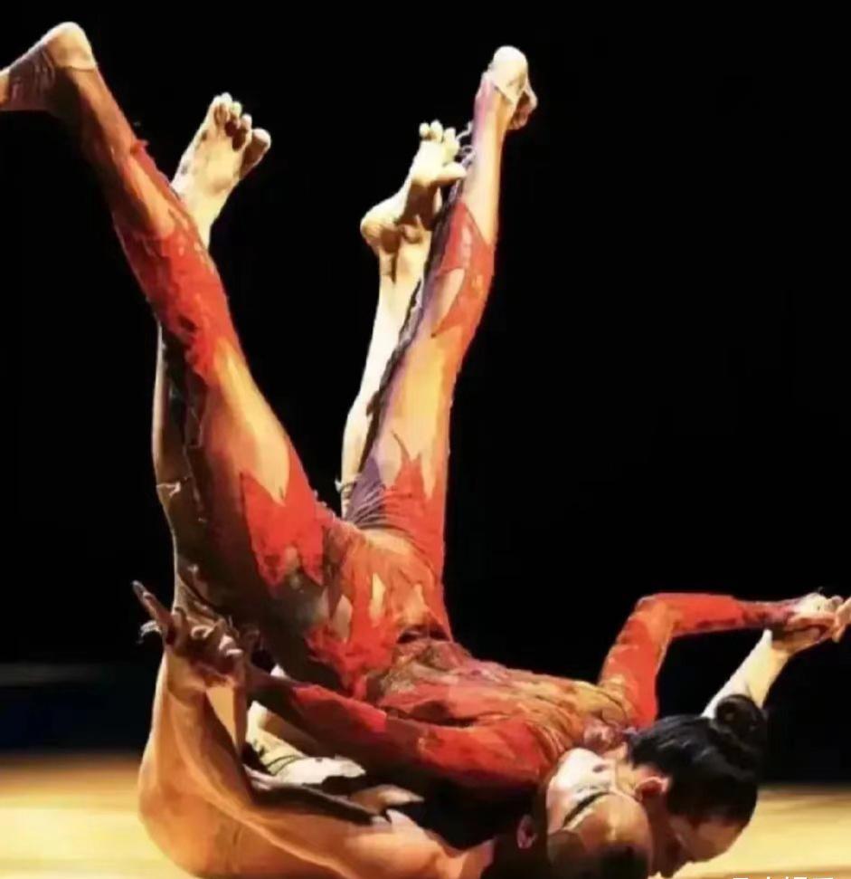 丁字裤、露臀，所谓的“艺术”都没用，谁审美有问题？