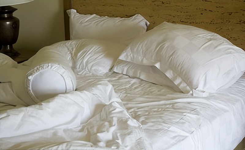 19年长沙女子容忍丈夫*养包**空姐,离婚后向小三*债讨**百万,法院：支持