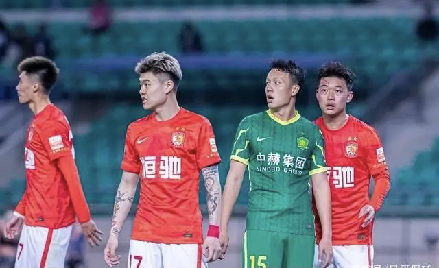 广州恒大对韦世豪视频,韦世豪为什么打广州恒大