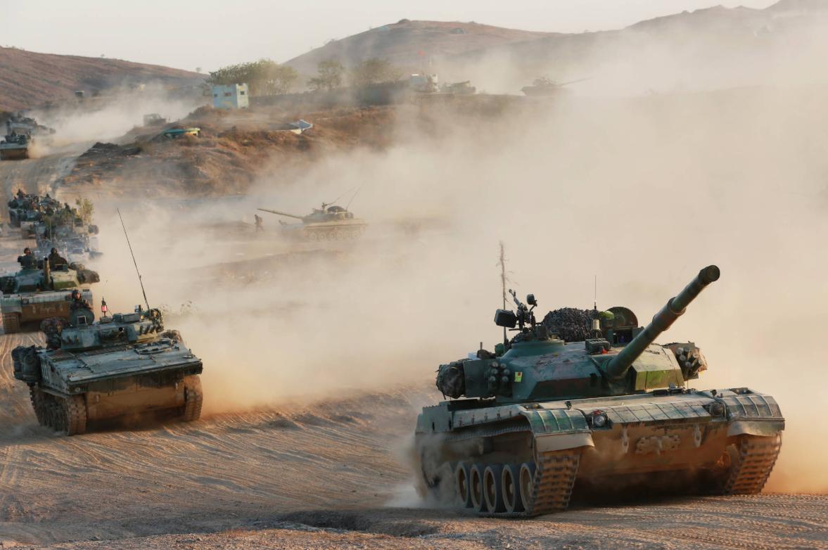 多辆装甲战车,我国一个重装合成旅有多少坦克