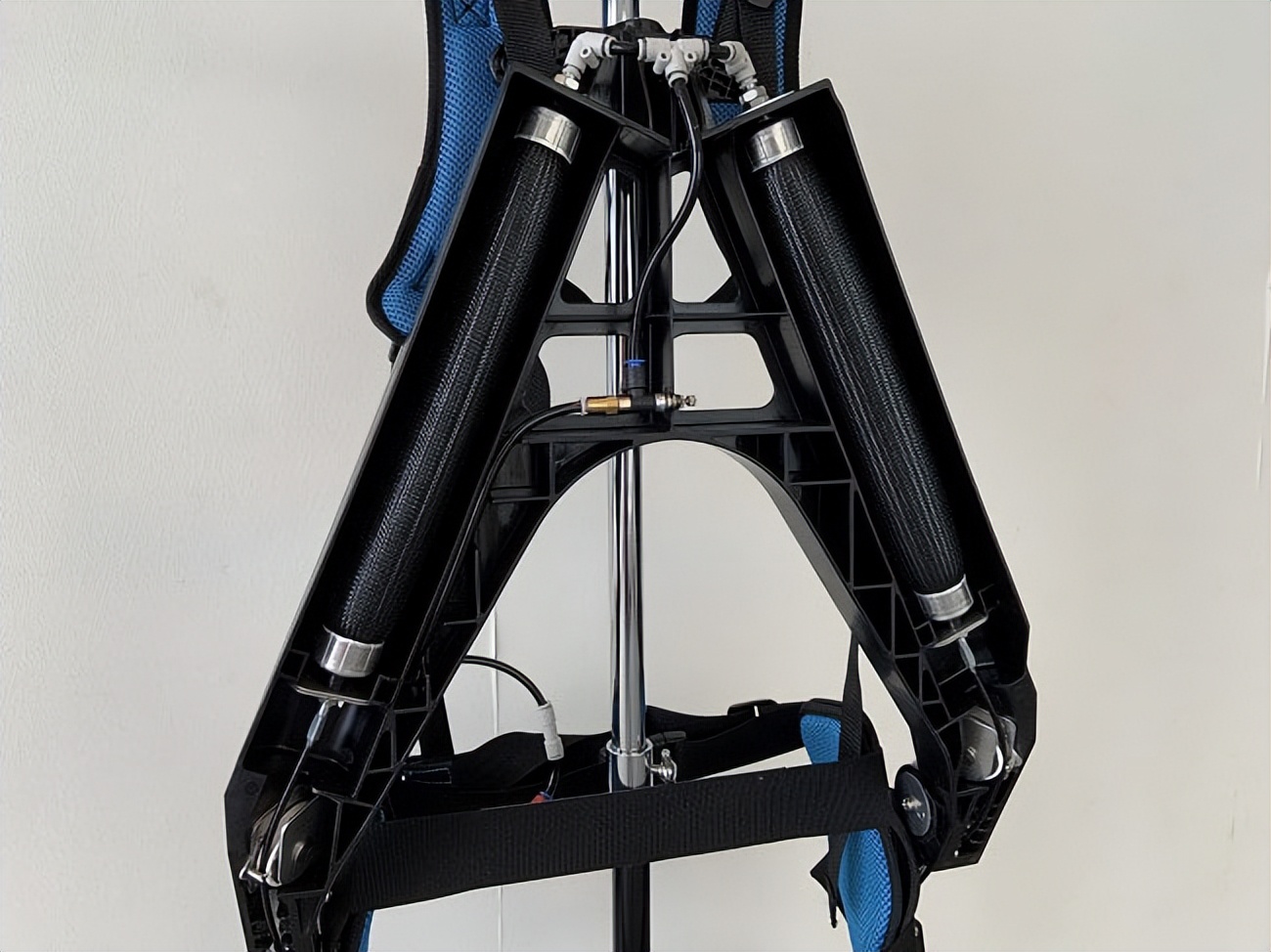 无需电源，可减轻腰部负担，日本智能农业“肌肉套装”来了