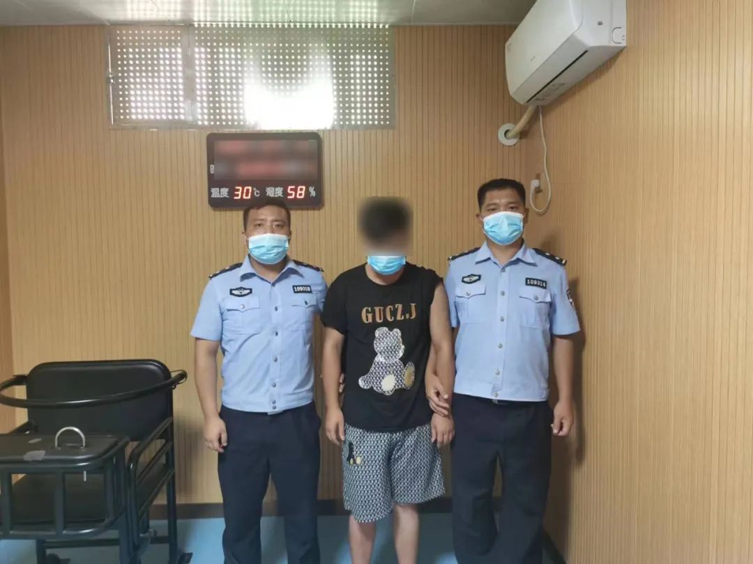 警方通报多人抡酒瓶互殴,自己喝酒摔人家酒瓶被拘留24小时