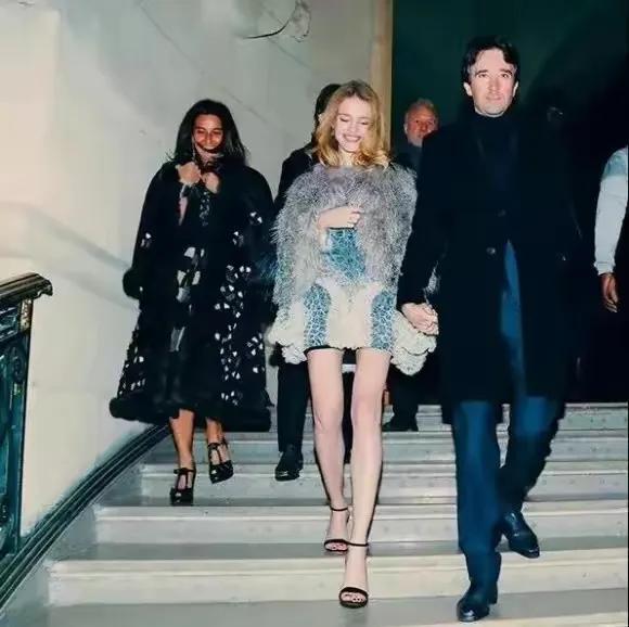 玛丽苏照进现实LV太子妃水果娜通过DNA找到失散多年的亲妹