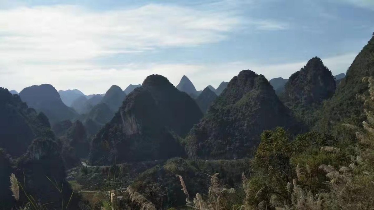 为什么兴义离贵阳那么远,兴义没有好玩的景点