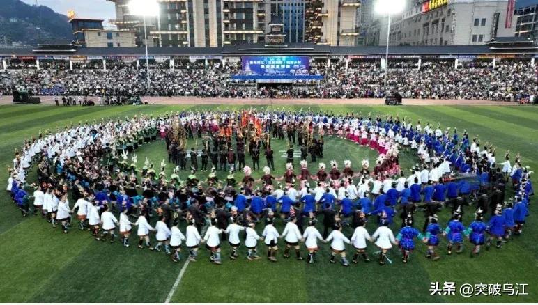 6岁小朋友直播贵州足球赛,贵州村超足球之夜嗨动全场