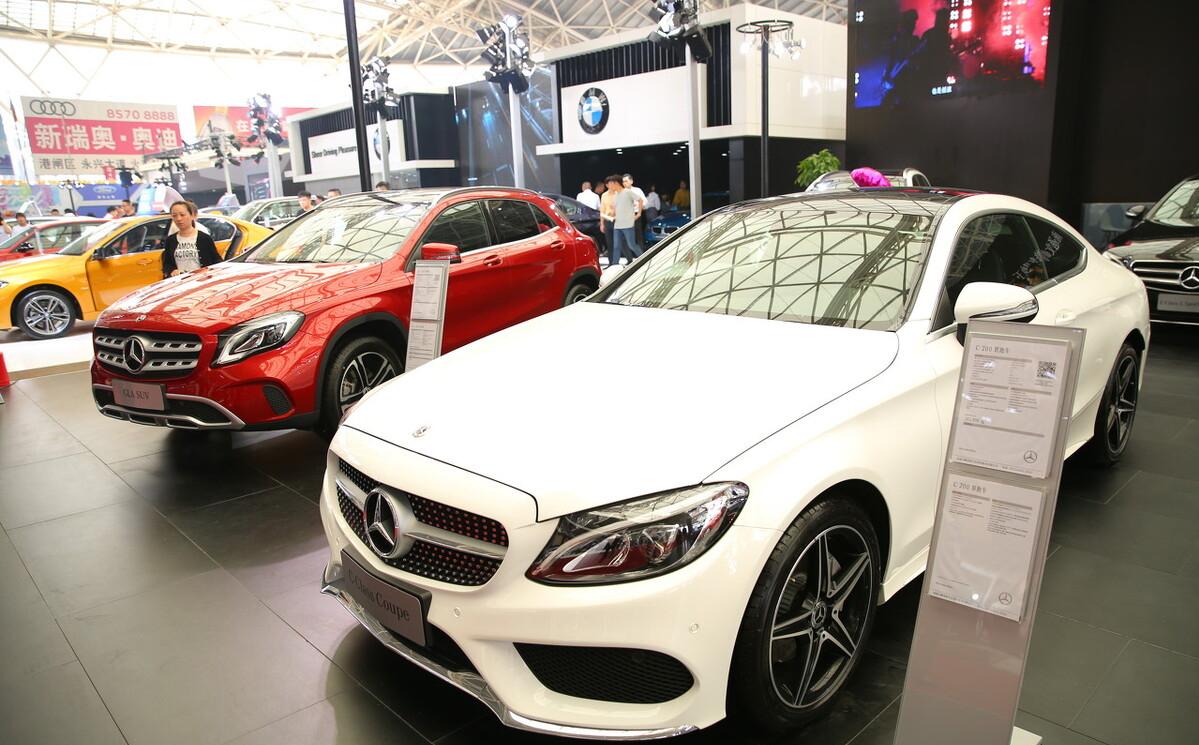 车管所上牌200元，4S店却收1500元，自己上牌真的很难吗？