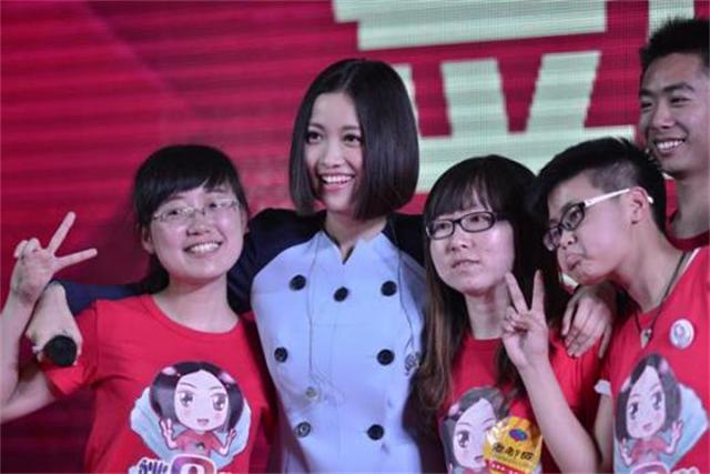 姚贝娜铜像是谁雕塑的,姚贝娜铜像揭幕式