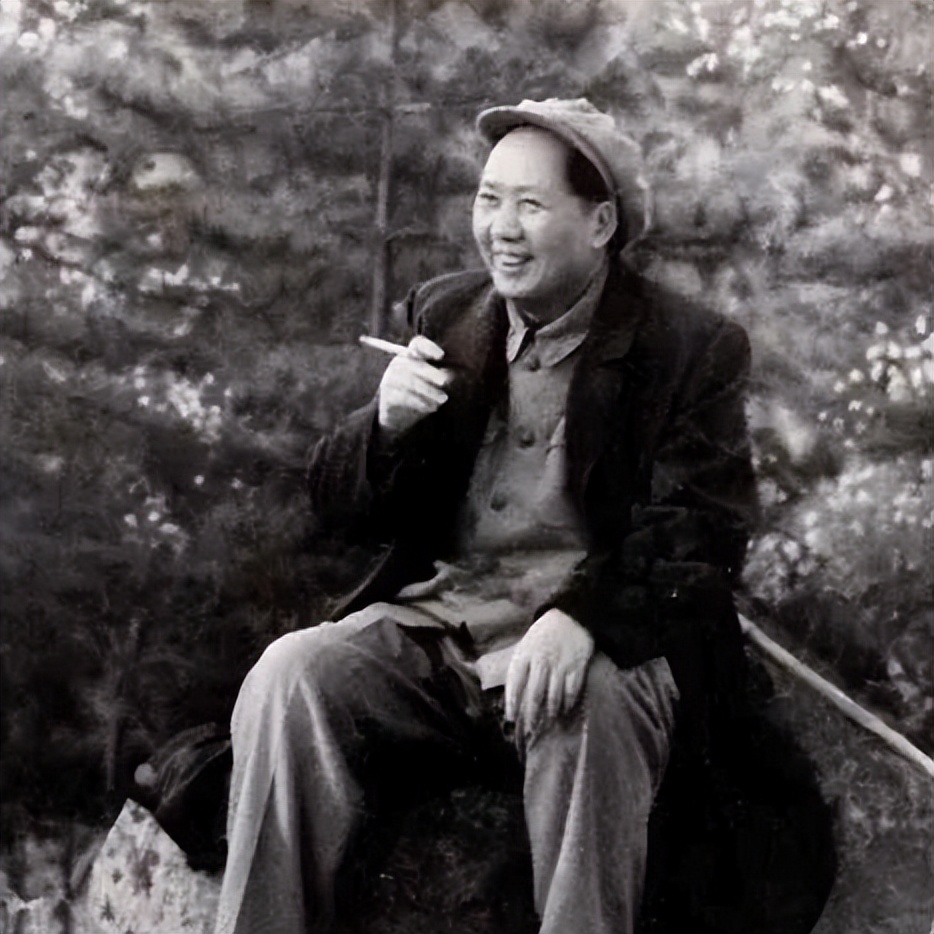 邓华缴获5箱白金龙香烟，仅分毛*东泽**1支，主席笑言：真是财不露白