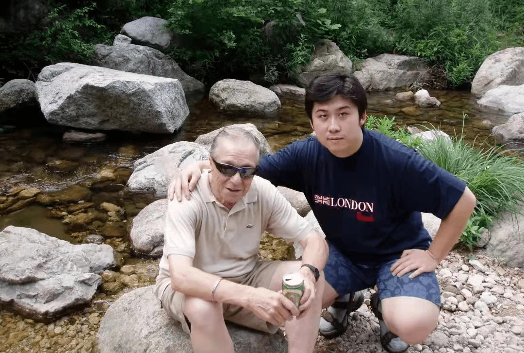 英国房东给中国小伙免租八年,英国房东为中国小伙免租8年