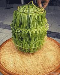 今天过来按脚，恰巧碰见了前女友，我该怎么化解尴尬呢？