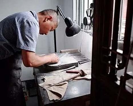 重金买下田黄石被嘲笑,价值13亿9000万的砚台