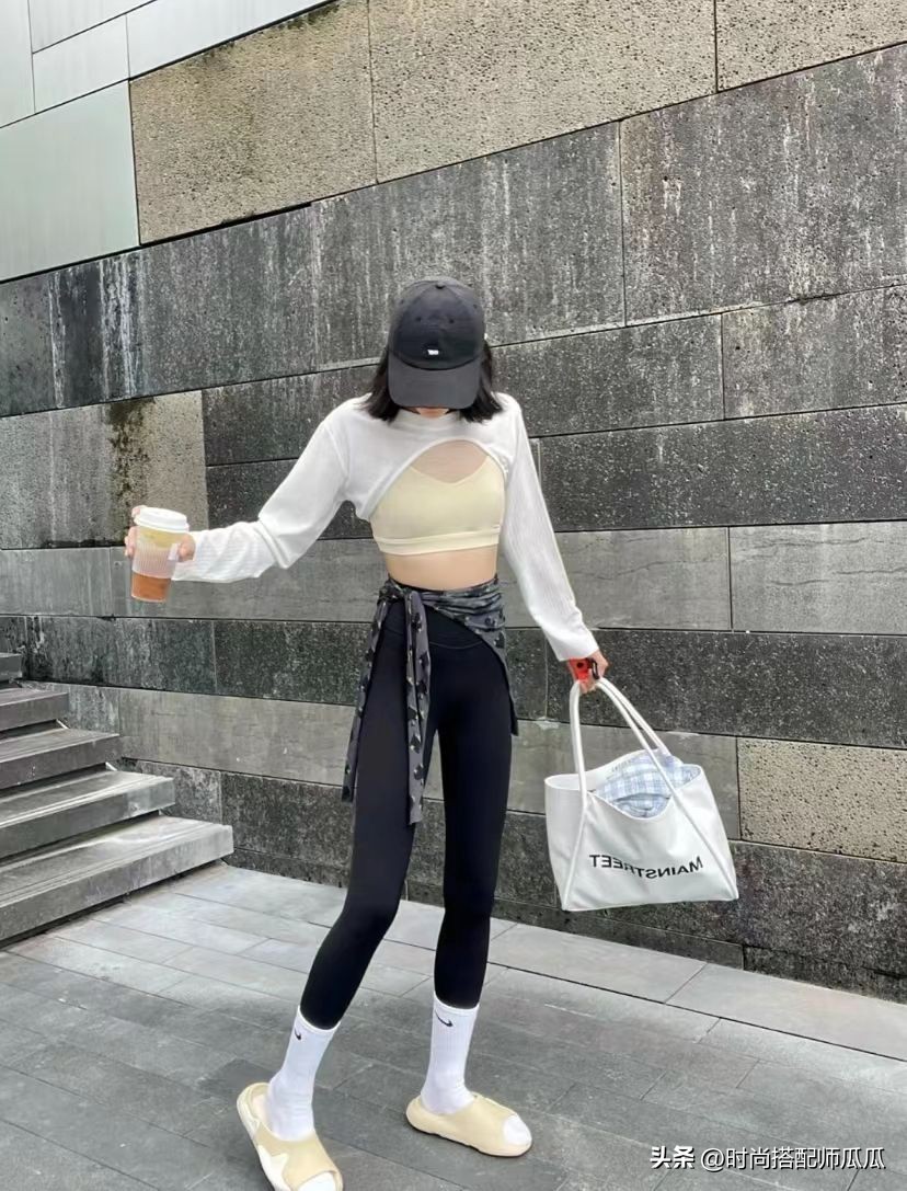 瑜伽裤的袜子穿搭,瑜伽裤怎么穿显腿好看